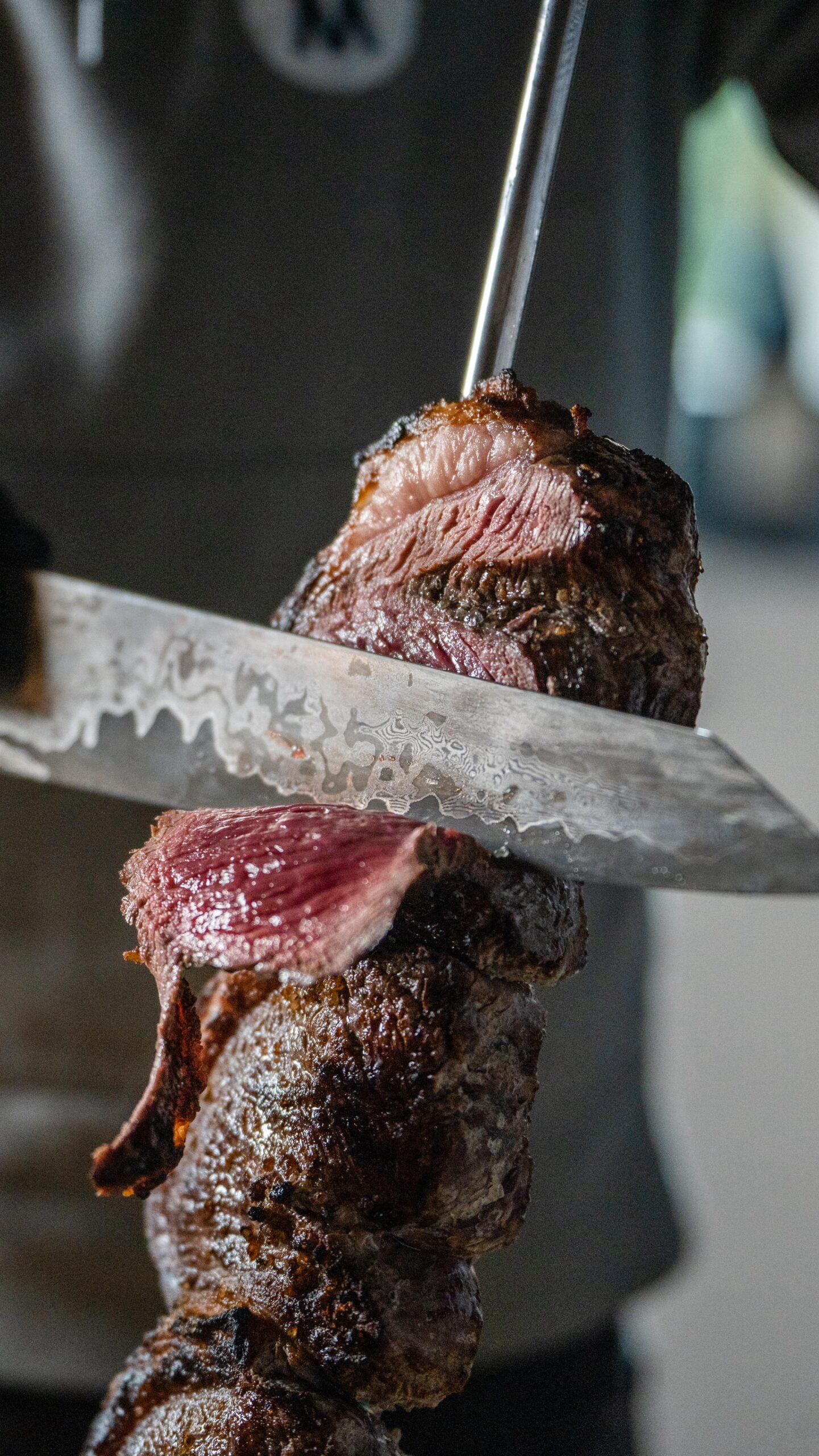 🇩🇪 Tafelspitz? Kann mehr als Suppe. Heißt nur anders: Picanha 🥩🔥 

🇮🇹 Codone? Non solo per il brodo. Si chiama Picanha.

#butchersofsouthtyrol #bbq #meat #handwerk #artistry #metzgersüdtirol #bettertogether