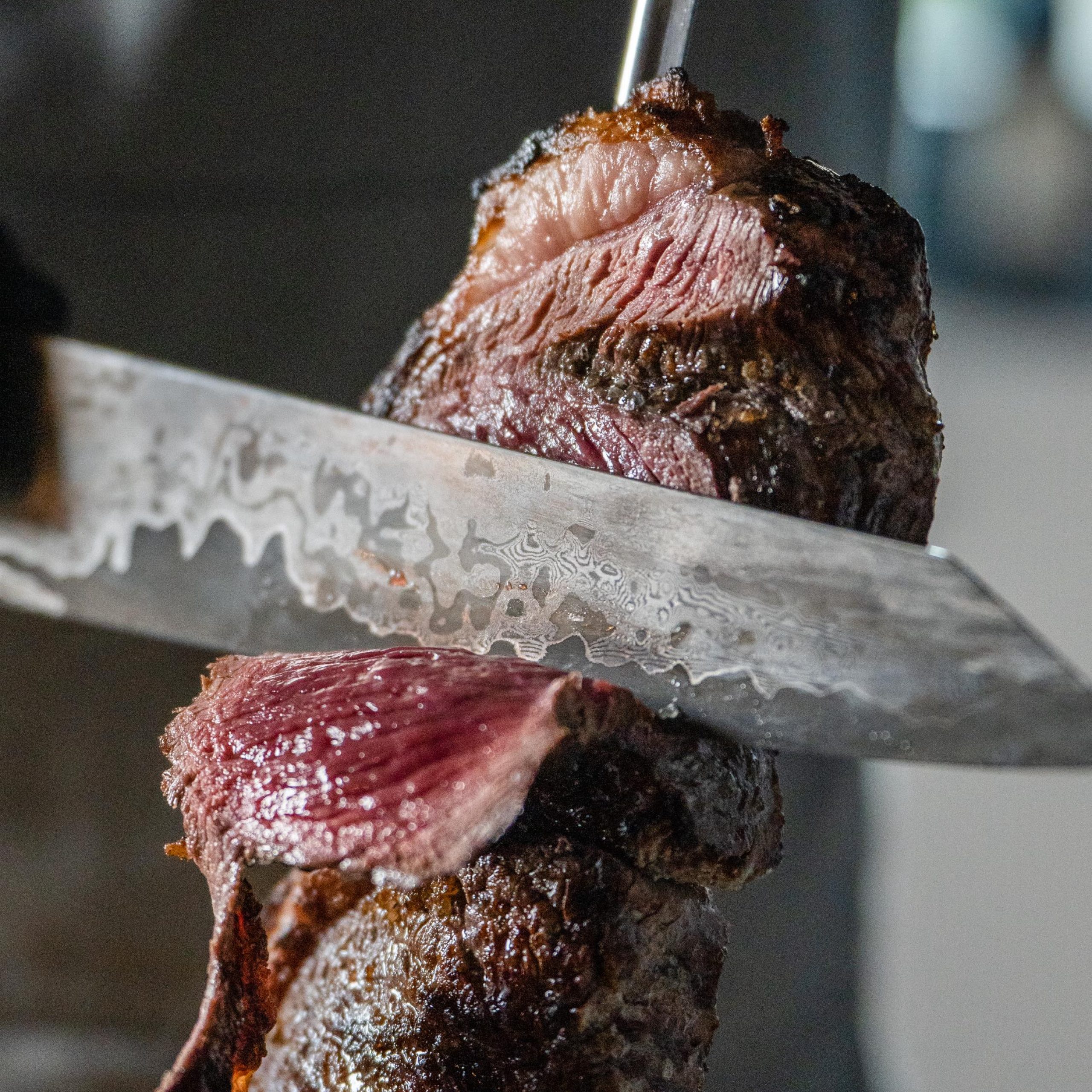 🇩🇪 Tafelspitz? Kann mehr als Suppe. Heißt nur anders: Picanha 🥩🔥 

🇮🇹 Codone? Non solo per il brodo. Si chiama Picanha.

#butchersofsouthtyrol #bbq #meat #handwerk #artistry #metzgersüdtirol #bettertogether