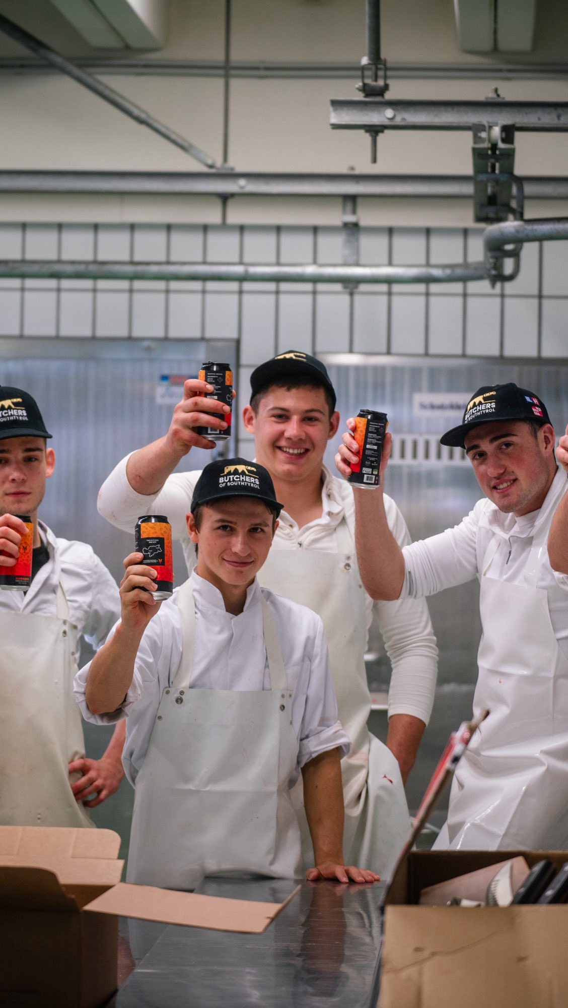 BE A BUTCHER 🥩💪
#butchersofsouthtyrol #bbq #meat #handwerk #artistry #metzgersüdtirol #bettertogether