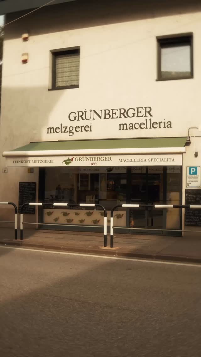 🇩🇪 Die Butchers of Southtyrol stellen sich vor: Zu Besuch bei der Metzgerei Grünberger in Bozen. 🥩

🇮🇹 I Butchers of Southtyrol si presentano: In visita alla Macelleria Grünberger a Bolzano. 🥩
 
#butchersofsouthtyrol #bbq #meat #handwerk #artistry #metzgersüdtirol #bettertogether