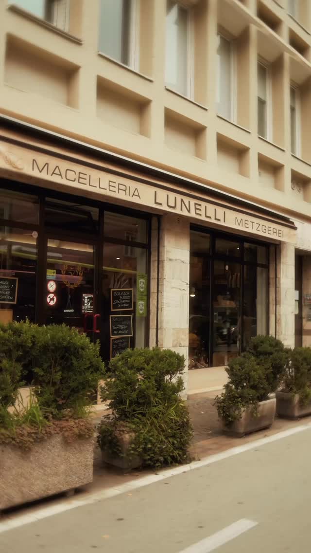 🇩🇪 Die Butchers of Southtyrol stellen sich vor: Zu Besuch bei der Metzgerei Lunelli in Bozen. 🥩

🇮🇹 I Butchers of Southtyrol si presentano: In visita alla Macelleria Lunelli a Bolzano. 🥩
 
#butchersofsouthtyrol #bbq #meat #handwerk #artistry #metzgersüdtirol #bettertogether