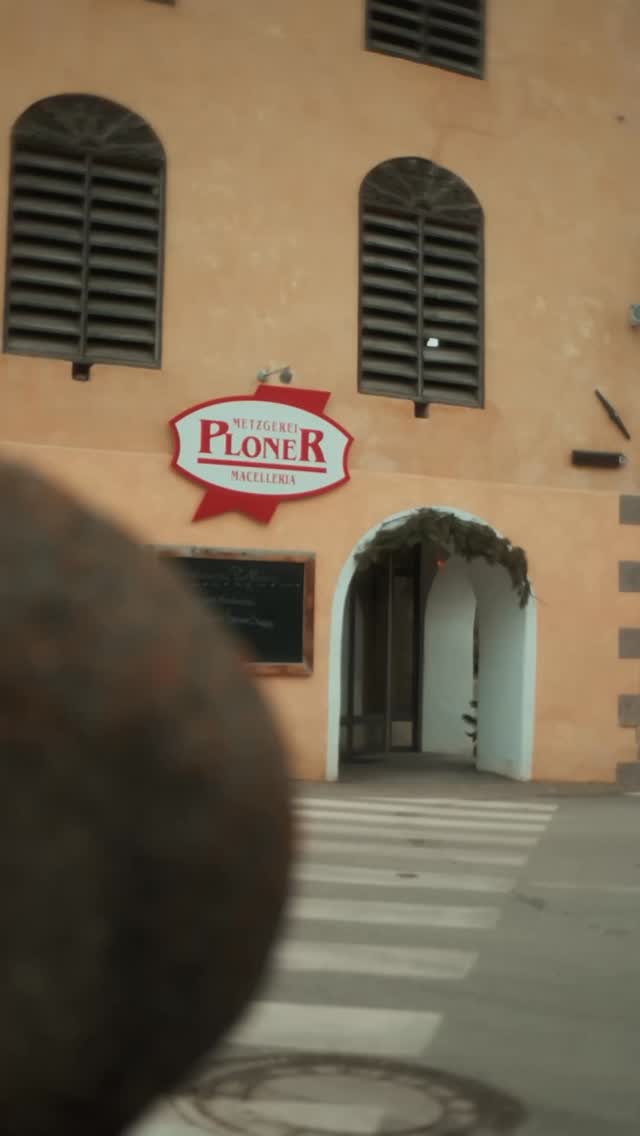 🇩🇪 Die Butchers of Southtyrol stellen sich vor: Zu Besuch bei der Metzgerei Ploner in Lajen 🥩

🇮🇹 I Butchers of Southtyrol si presentano: In visita alla Macelleria Ploner a Laion. 🥩

#butchersofsouthtyrol #bbq #meat #handwerk #artistry metzgersüdtirol bettertogether