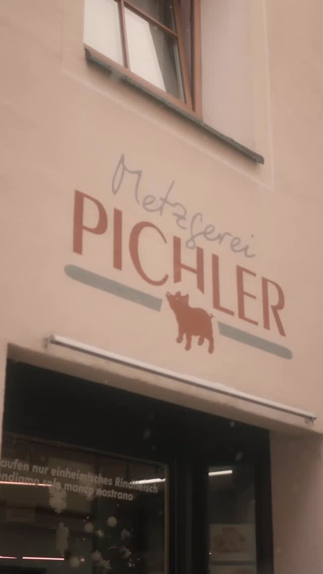 🇩🇪 Die Butchers of Southtyrol stellen sich vor: Zu Besuch bei der Metzgerei Pichler in Mühlbach

🇮🇹 I Butchers of Southtyrol si presentano: In visita dalla Macelleria Pichler a Rio di Pusteria 🥩
 
#butchersofsouthtyrol #bbq #meat #handwerk #artistry metzgersüdtirol bettertogether
