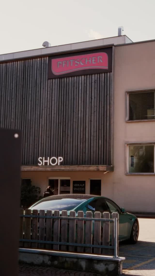 🇩🇪 Die Butchers of Southtyrol stellen sich vor: Zu Besuch bei der Metzgerei Pfitscher in Burgstall 🥩

🇮🇹 I Butchers of Southtyrol si presentano: In visita dalla Macelleria Pfitscher a Postal 🥩
 
#butchersofsouthtyrol #bbq #meat #handwerk #artistry metzgersüdtirol bettertogether